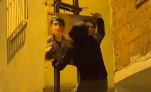 Diyarbakır'da PKK'lı terörist posterleri asan 4 kişiye gözaltı