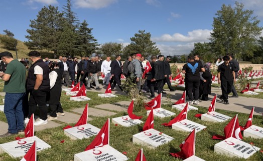Dumlupınar Şehitliği'ne ziyaretçi akını