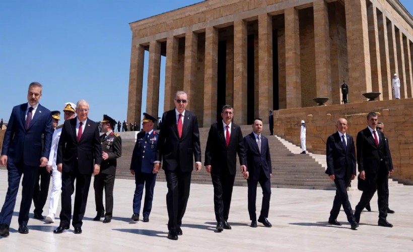Erdoğan ve YAŞ üyeleri, Anıtkabir'i ziyaret etti