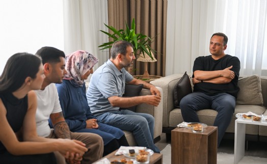Eşki'den şehit ailesine ziyaret 'Şehitlerimizin emaneti başımızın tacıdır'