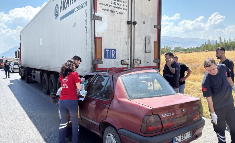 Feci kaza; TIR'a arkadan çarpan otomobilin sürücüsü öldü