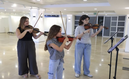 Güzelyalı'da 7'den 77'ye sanat var