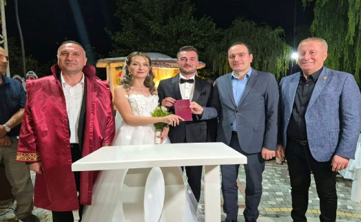 İYİ Parti İlçe Başkanı'nın düğününde partililer bir araya geldi
