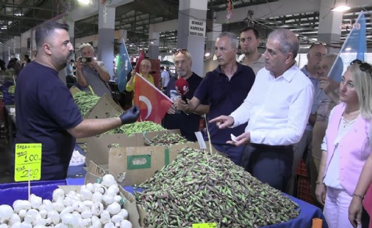 İYİ Parti İzmir Milletvekili Hüsmen Kırkpınar, Çiğli'de pazar esnafı ve vatandaşları dinledi