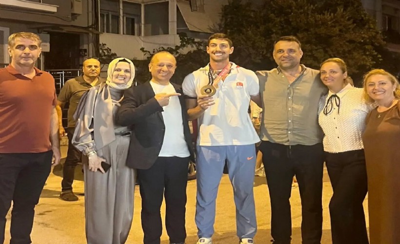 İsmail Nezir'e İzmir'de karşılama