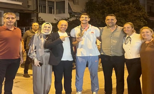 İsmail Nezir'e İzmir'de karşılama