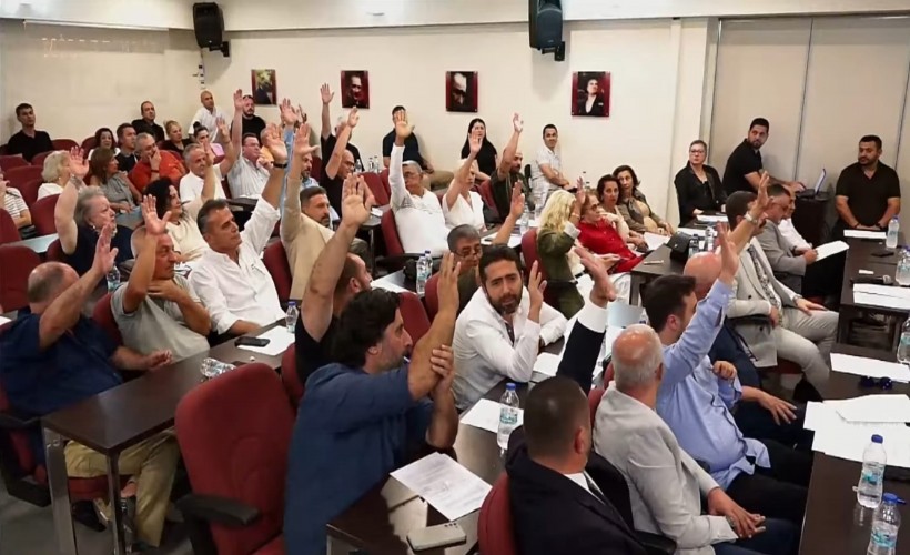 Karşıyaka Meclisi CHP Grubunda çatlak! Grubun adayına karşı seçimi kazandı