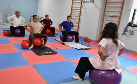 İzmir Şehir Hastanesi'nde gebe egzersiz programı ile doğuma hazırlık