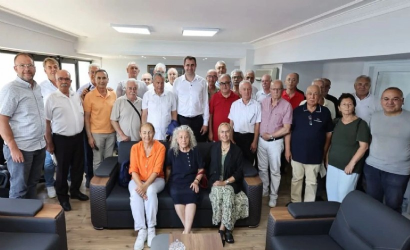 İzmir'de 78 eski ilçe başkanı CHP'den istifa etti