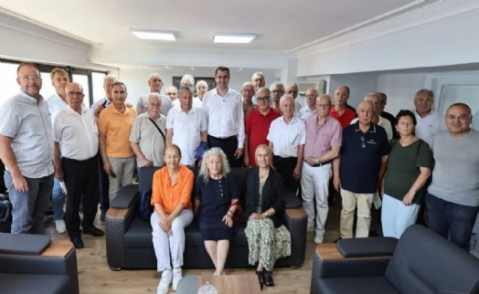 İzmir'deki 78 eski ilçe başkanı CHP'den istifa etti