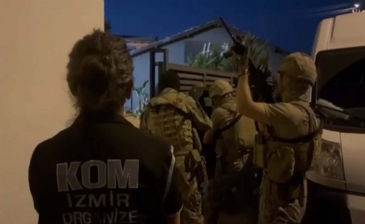 İzmir merkezli suç örgütü operasyonu: 28 gözaltı!