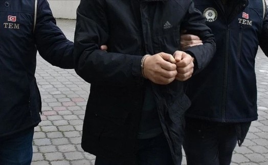 İzmir’de bindiği taksilerde ‘silahlı eylem’ yapacağını söyleyen şüpheli gözaltına alındı