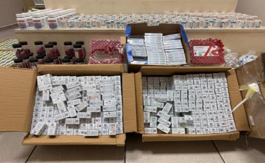 İzmir'de gümrük kaçağı steroid etken maddeli ilaç operasyonu