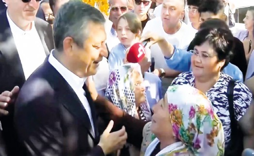 İzmirli Ayşe Teyze'den Özel'e destek mesajı: 'Kirazımı satar bir otobüs de ben alırım'