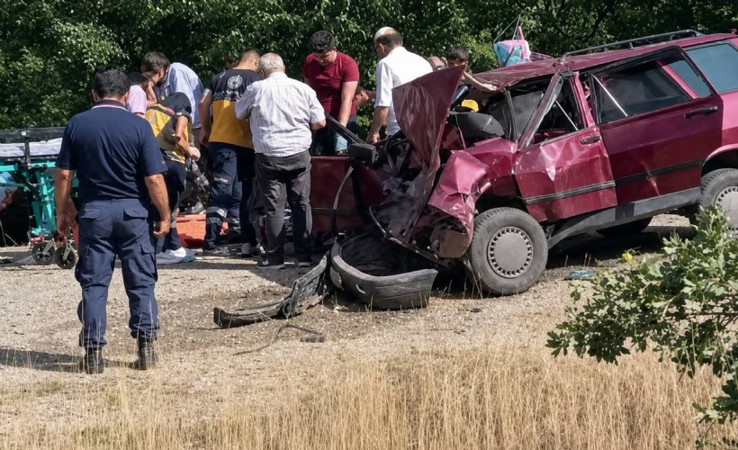 Kafa kafaya çarpıştılar: 1 ölü, 5 yaralı