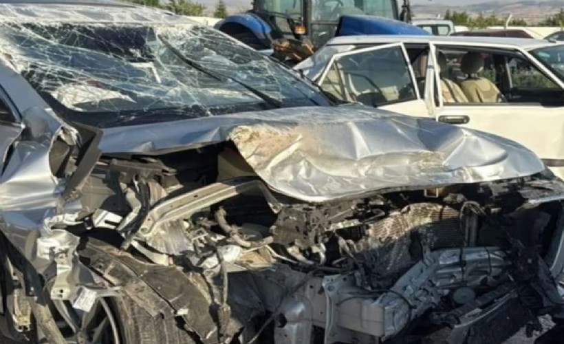 Kafa kafaya çarpıştılar: 1 ölü, 7 yaralı