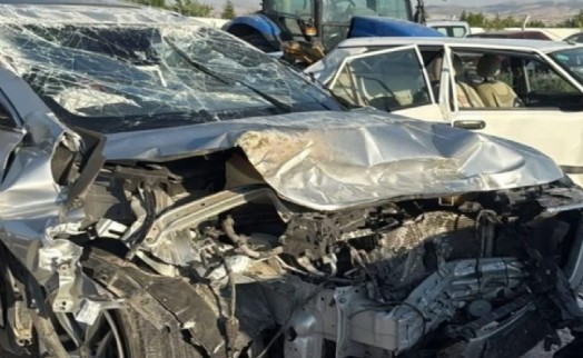Kafa kafaya çarpıştılar: 1 ölü, 7 yaralı