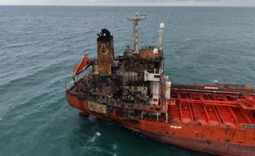 Karadeniz'de dron saldırısına uğrayan tanker Samsun'da karaya oturdu