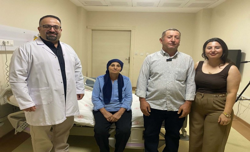Karın boşluğunda 8 ay taşıdığı kafatası kemiği tekrar yerine yerleştirildi