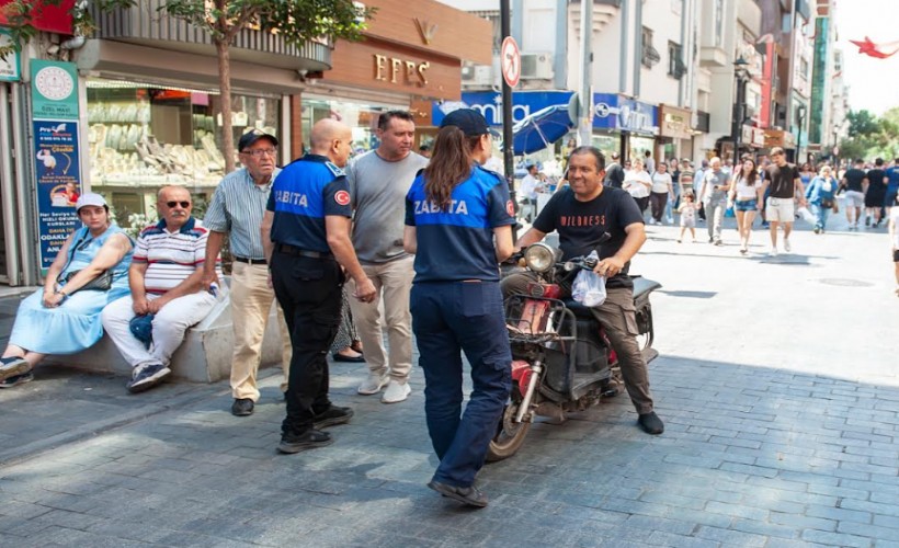 Karşıyaka Çarşısı'nda araç denetimleri sürüyor