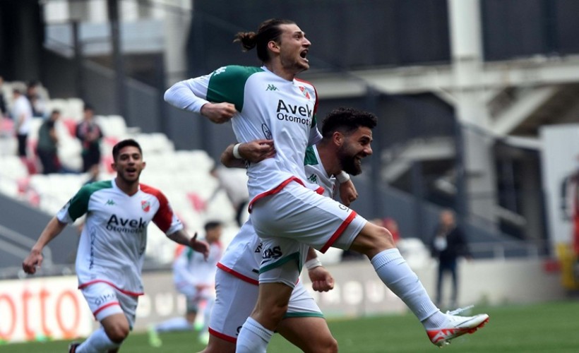 Karşıyaka'da Fatih Taşdelen dönüyor