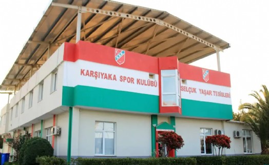 Karşıyaka'da tesisler ve saha elden geçti