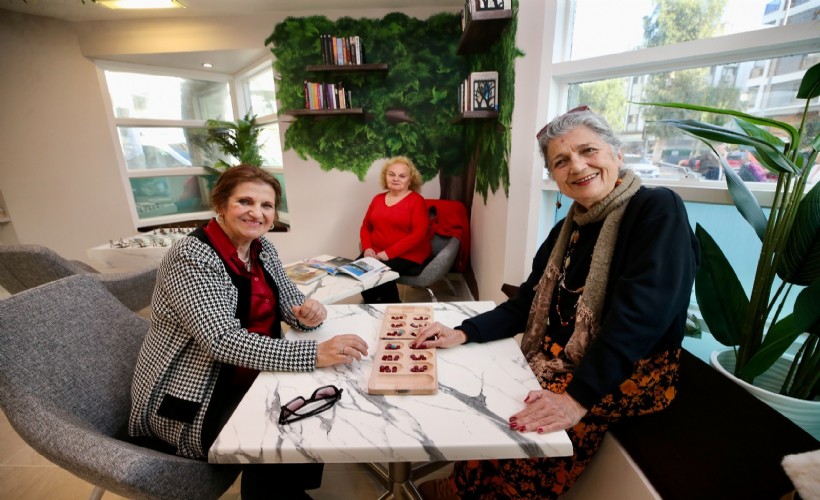 Karşıyaka’nın çınarları ‘Emekli Yaka’da buluşuyor