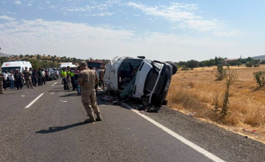 Katliam gibi kaza: 5 kişi öldü, 4'ü ağır 11 kişi yaralandı