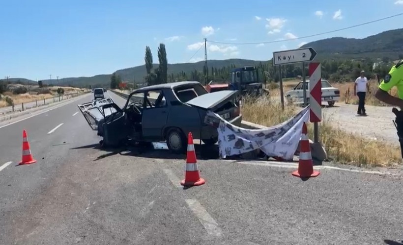 Kavşakta feci kaza. 1 ölü 4 yaralı