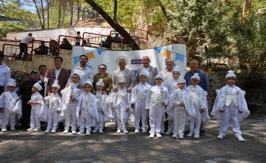 Kemalpaşa'da sünnet şöleni coşkusu: Çocuklar konvoy ve etkinliklerle doyasıya eğlendi