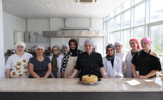 Konaklı kadınlar Temel Pastacılık Eğitimi'yle istihdama katılıyor