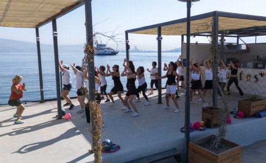 Körfez manzarasında spor keyfi