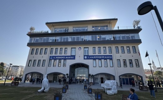 Kuşadası Belediyesi'ne operasyon: 14 şüpheli tutuklandı