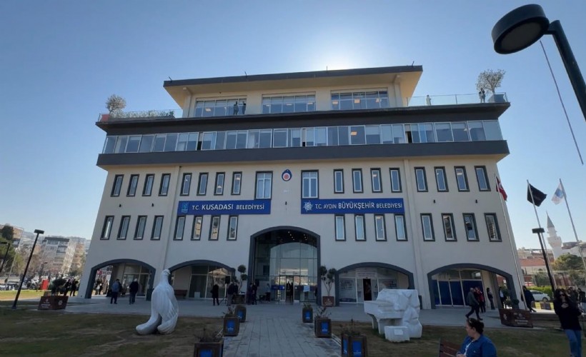 Kuşadası Belediyesi'ne operasyon; 15 şüpheli gözaltına alındı! Bülent Tezcan'dan açıklama