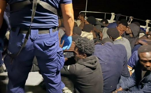 Kuşadası açıklarında 29 kaçak göçmen yakalandı