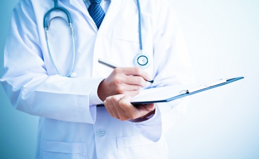 Manisa’da hastalarından 'bıçak parası' aldığı iddia edilen doktor tutuklandı