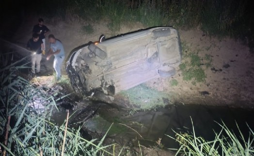 Manisa'da uyuşturucu şüphelileri polisten kaçarken kaza yaptı: 3 yaralı