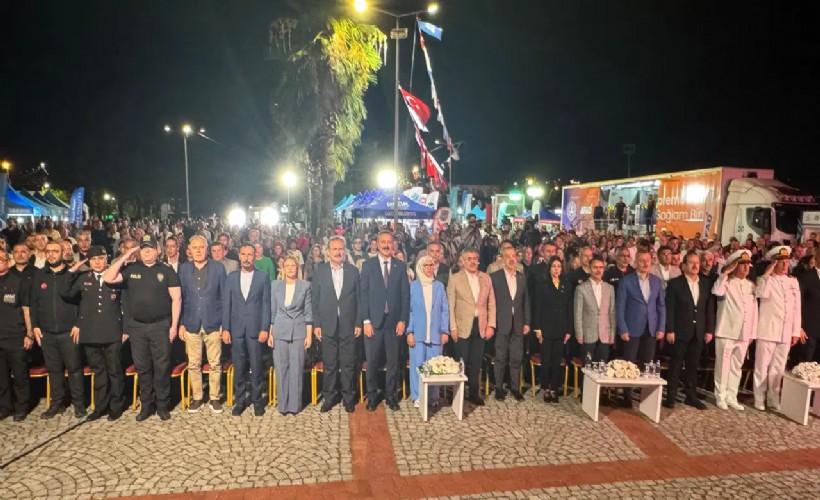 Marmara Depremi'nde hayatını kaybedenler Gölcük'te anıldı