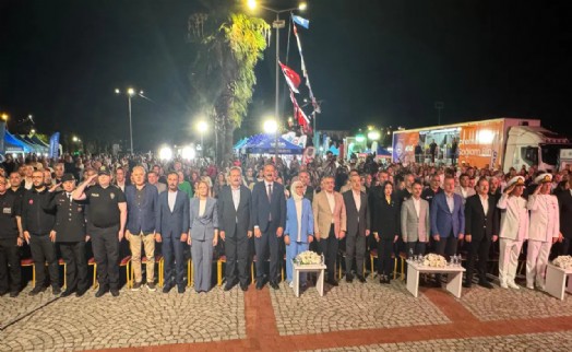Marmara Depremi'nde hayatını kaybedenler Gölcük'te anıldı