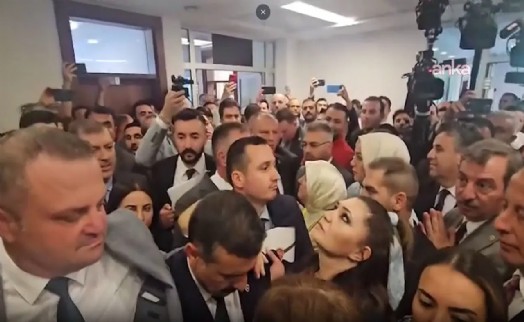 Meclis'te komisyon öncesi gerilim: İzdiham yaşandı, ezilme tehlikesi geçirdiler!