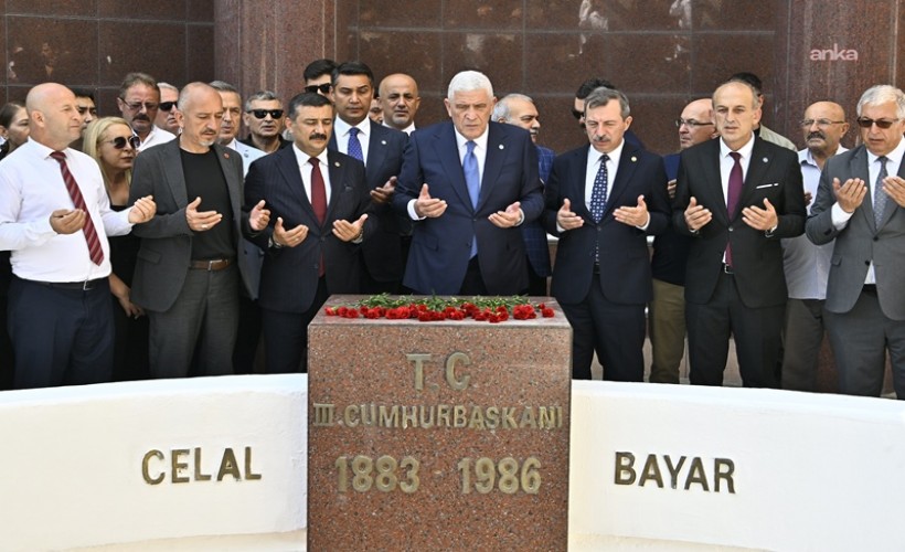Müsavat Dervişoğlu, Celal Bayar’ın anıt mezarını ziyaret etti