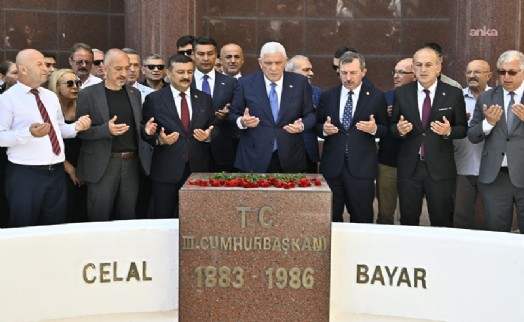 Müsavat Dervişoğlu, Celal Bayar'ın anıt mezarını ziyaret etti