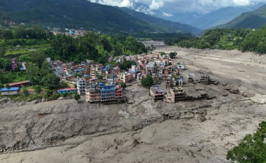 Nepal'de görülmemiş sel felaketi: Onlarca ölü, yüzlerce turist kayıp!