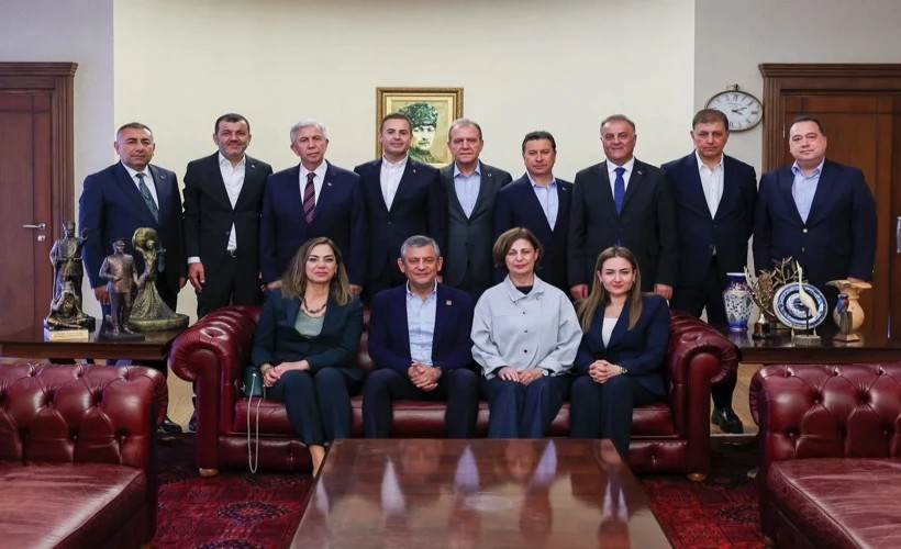 O fotoğraf gündem oldu! Özgür Özel'i yalnız mı bıraktılar?