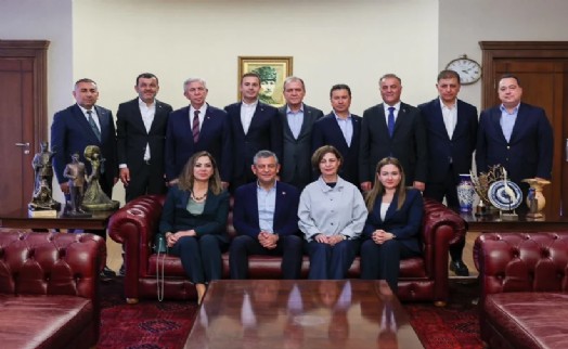 O fotoğraf gündem oldu! Özgür Özel'i yalnız mı bıraktılar?