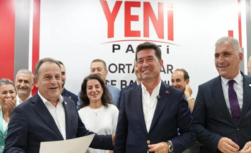 Ortahisar Belediye Başkanı meclis üyeleriyle birlikte YENİ Parti’ye katıldı