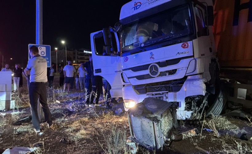 Refüje çıkan TIR’ın sürücüsü yaralandı