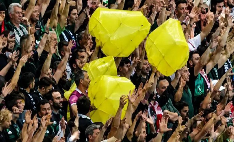 Sarı torba sallayan Kocaelispor taraftarlarına ev hapsi kararı!
