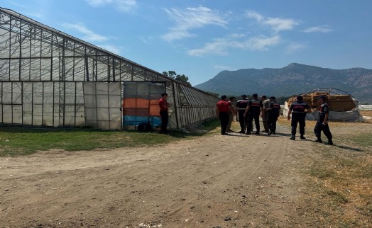 Seydikemer’de şüpheli ölüm: Evinin yanındaki serada ölü bulundu!