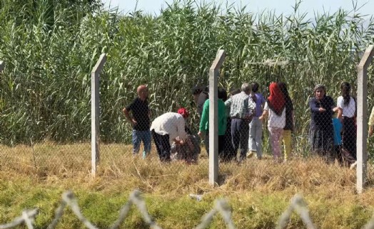 Sulama kanalına giren çocuk boğulma tehlikesi geçirdi